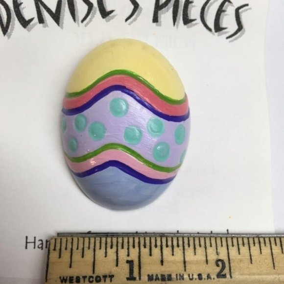 Easter Egg Pin Brooch Multi Color Dots Wavy Pastel Pink Blue Yellow Purple - Picture 2 of 2
